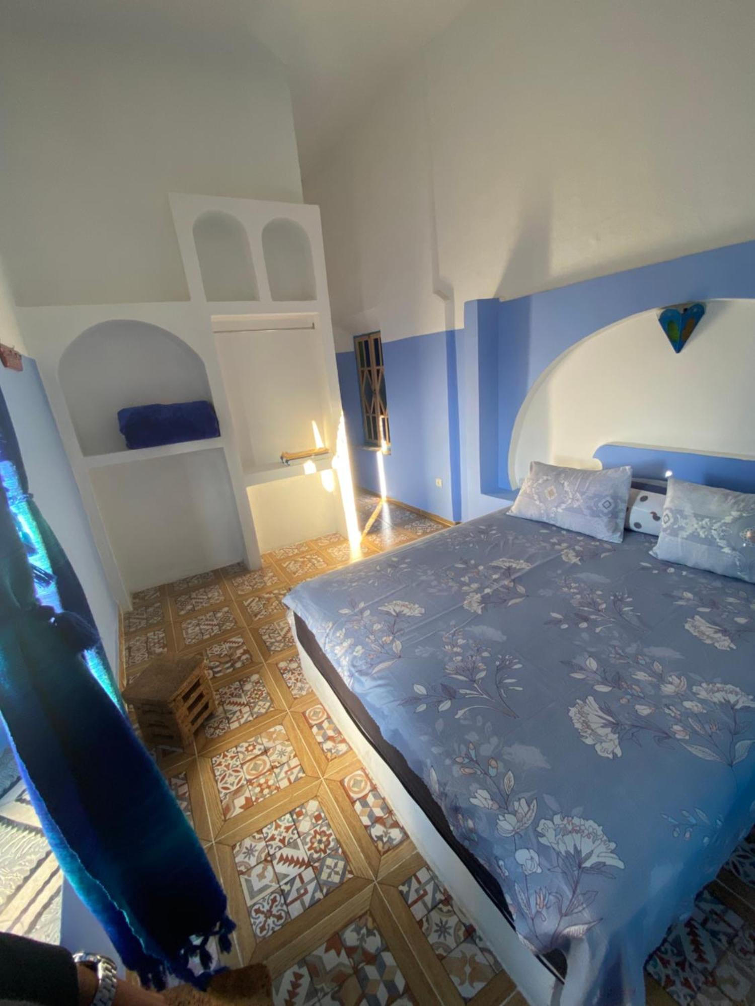 Hotel Ahrazem 舍夫沙万 外观 照片